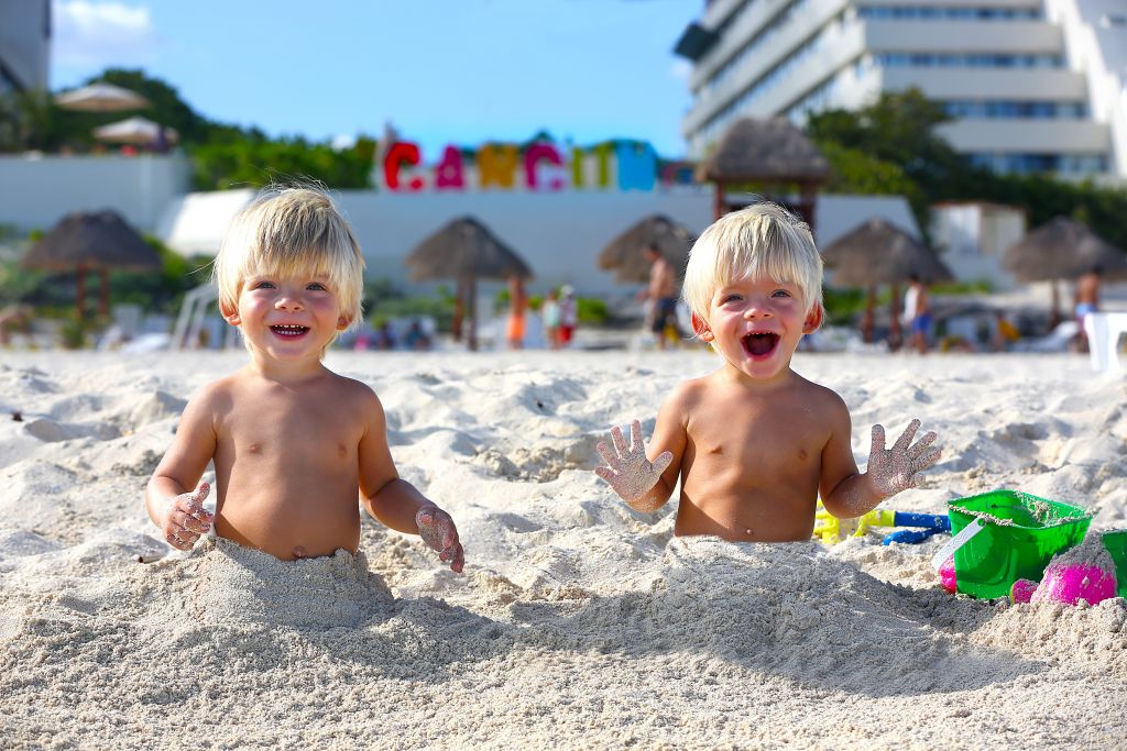 twins in cancun